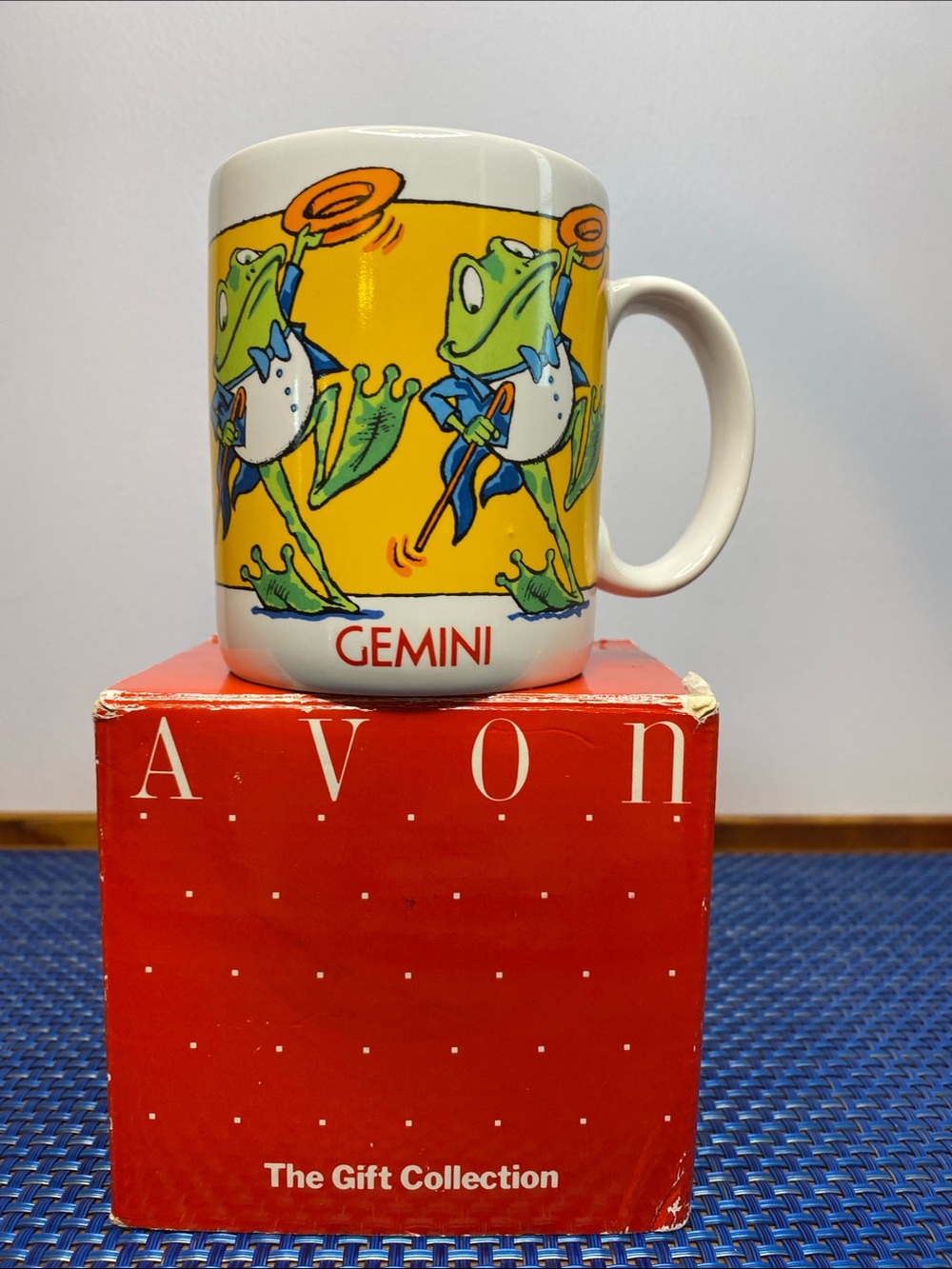 Vintage Avon Astrology Mug Gemini, in original box 1983
